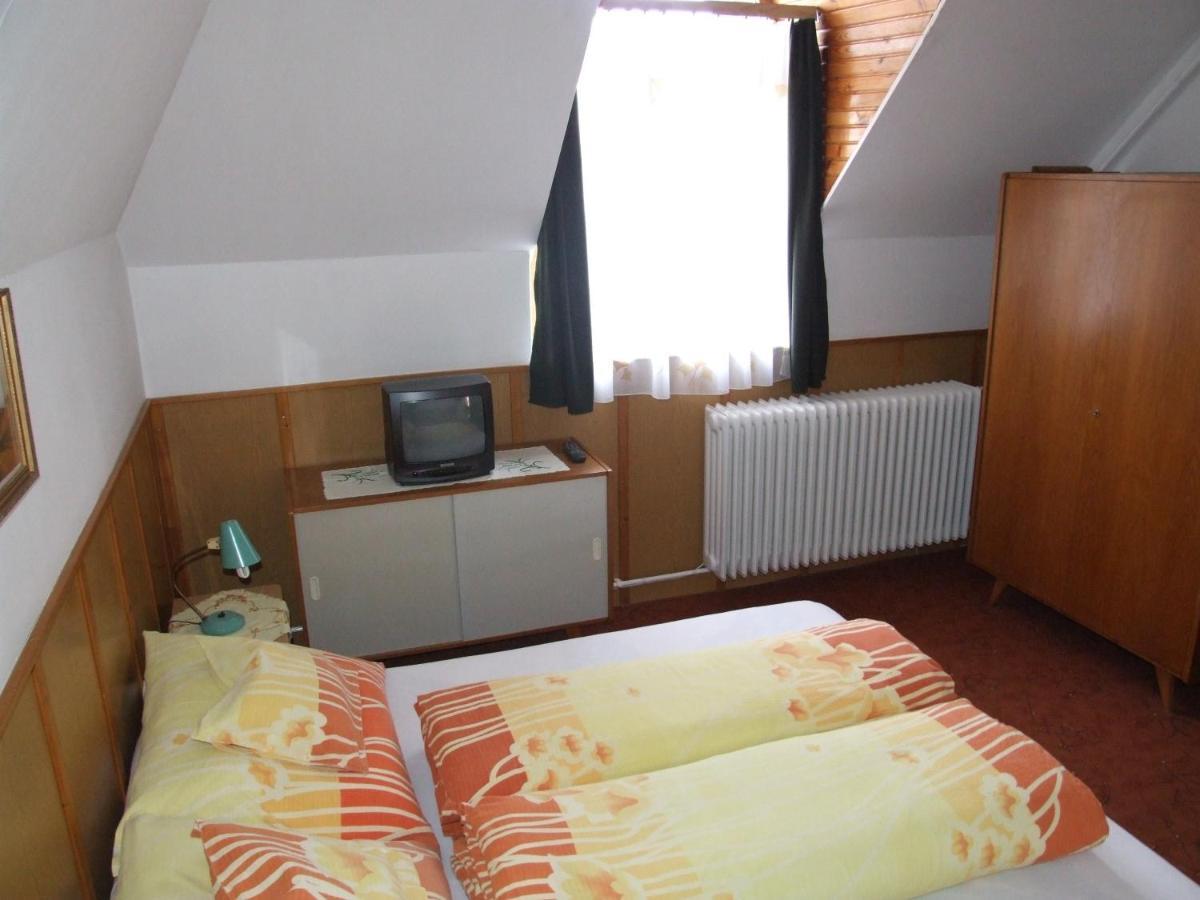 Hotel Revesz Vendeghaz Harkan Zimmer foto